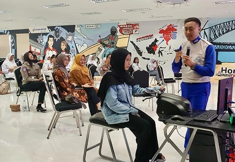 Kartini Muda Samarinda Dapat Bekal Keselamatan Berkendara