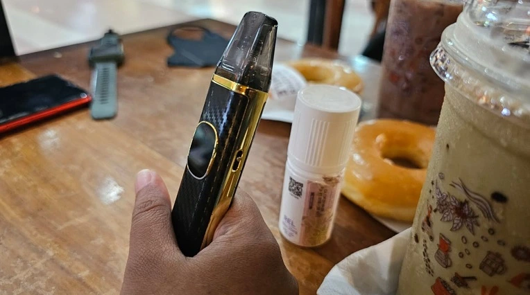 Pod Vape Jadi Pilihan Perempuan Milenial, Psikolog Ungkap Penyebabnya