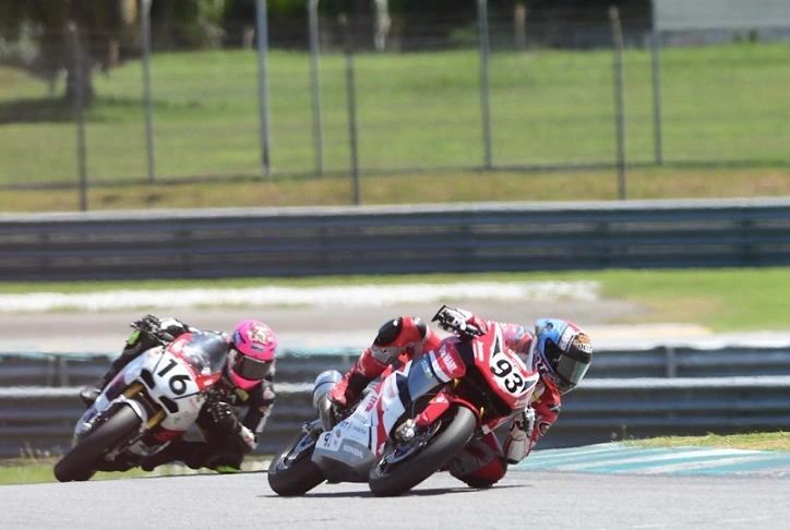 Dominasi Pebalap Astra Honda di Sepang, Tiga Podium Tiga Kelas Sekaligus!