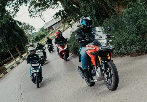 Sering Tahan Gas di Tanjakan? Ini Risiko Besar yang Mengintai Motor Anda