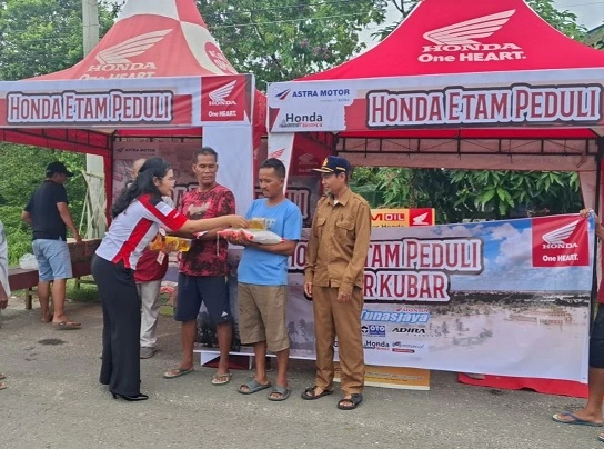 Buka 2 Posko Darurat di Melak dan Tering, Honda Sediakan Sembako Bagi Korban Banjir