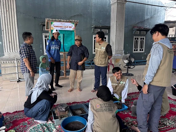 Budidaya Maggot Jadi Solusi Sampah Organik, ULM Edukasi Warga Landasan Ulin