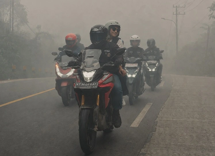 Kabut Asap Bikin Jarak Pandang Menurun, 9 Tips Ini Wajib Diketahui. Kabut asap Samarinda